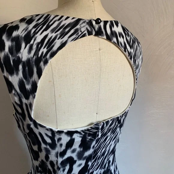 Snow Leopard Bodycon Open Back Sleeveless Stretch Shift Dress - Picture 5 of 7